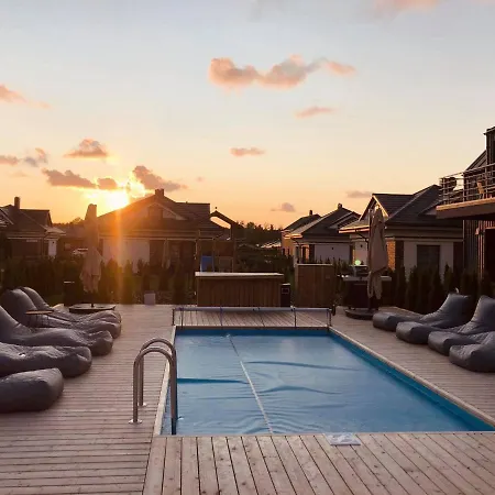 Lilly With Pool And Terrace דירה