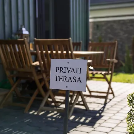 דירה Lilly With Pool And Terrace