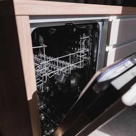 Lilly With Pool And Terrace פלאנגה