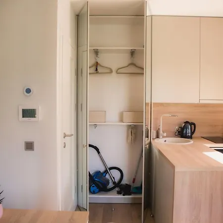 Lilly With Pool And Terrace דירה פלאנגה