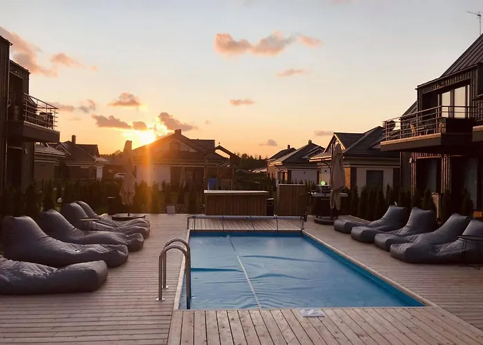 Lilly With Pool And Terrace Апартаменти