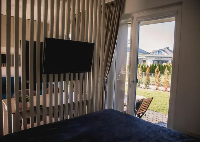 Апартаменти Lilly With Pool And Terrace